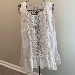 ✨HP✨Umgee lace sleeveless top